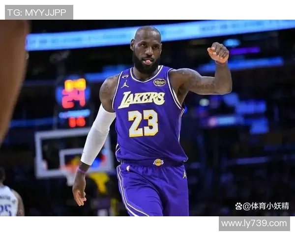 詹姆斯28+10+12创NBA神迹，里夫斯替补18分，湖人三杀独行侠